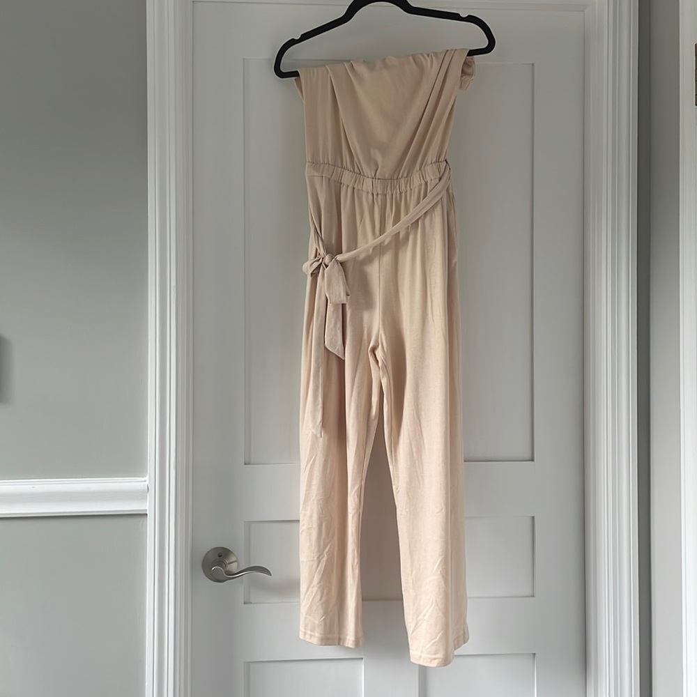 Strapless jumpsuit with pockets and belt